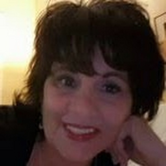 Meet your Posher, Claudia - Picture 1 of 1