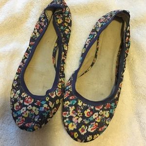 Gap floral flats