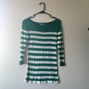 Forever 21 | COMFY Green + White 3/4 sleeve | EUC