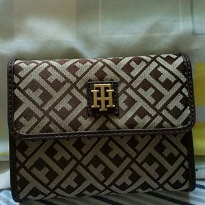NWT Tommy Hilfiger FR wallet