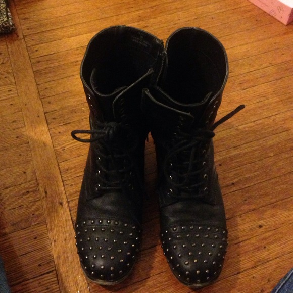 Black boots - Picture 1 of 3