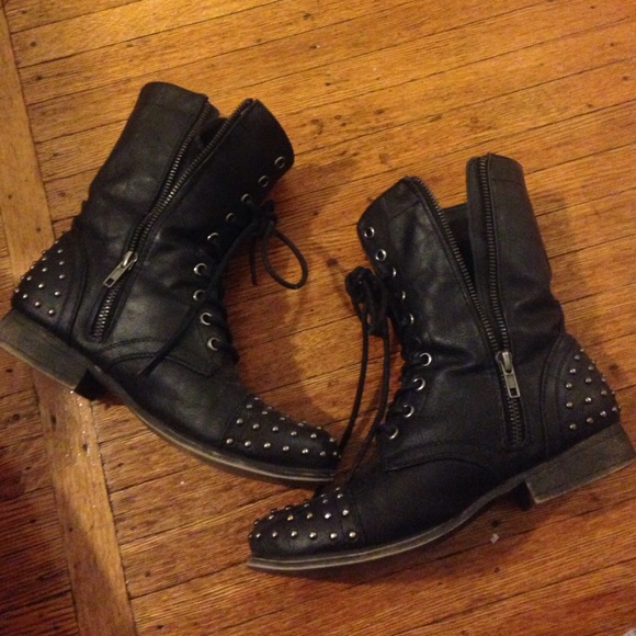 Black boots - Picture 2 of 3