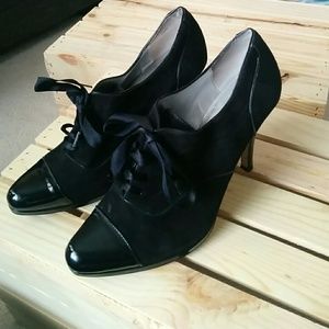 Black Tahari Oxford pumps