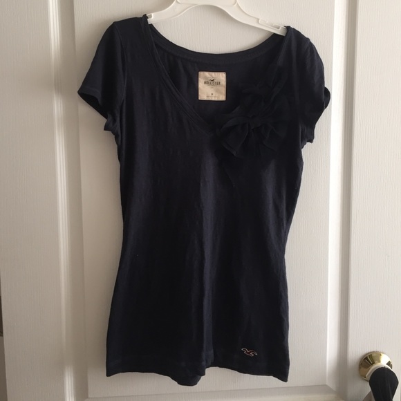 Cute bow Hollister tshirt