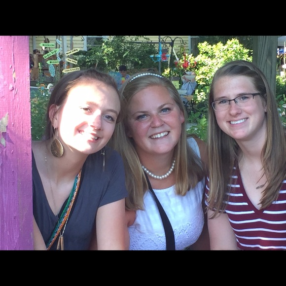 Meet your Posher, Mikayla - Picture 1 of 1