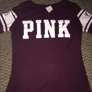 vs pink small tee