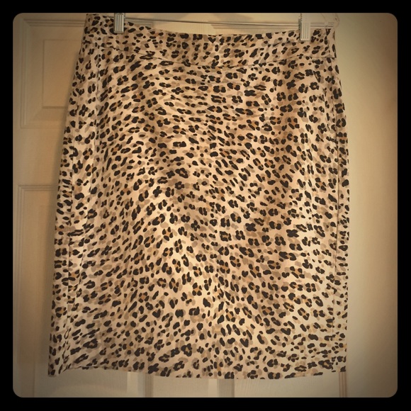 Banana Republic Leopard Print Pencil skirt