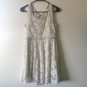 Super cute LACE dress | open back | EUC | Size M