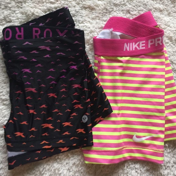 🔥‼️2 for sale ‼️🔥Roxy and Nike - Picture 1 of 3