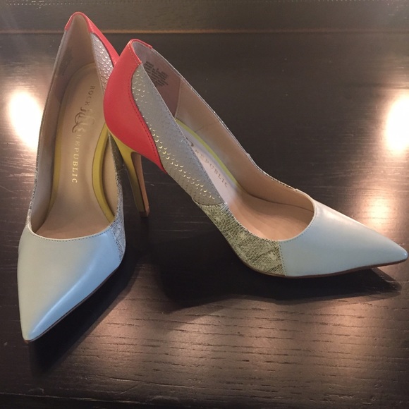 Grey and orange pointed heels