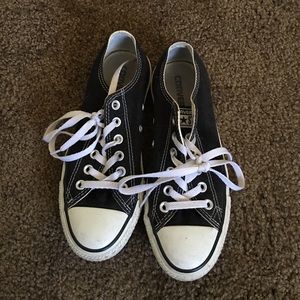 black low top converse