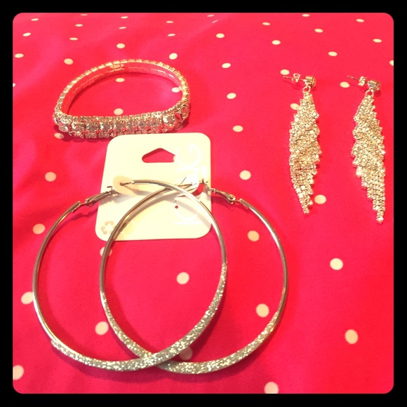Diamond earrings and bracelet