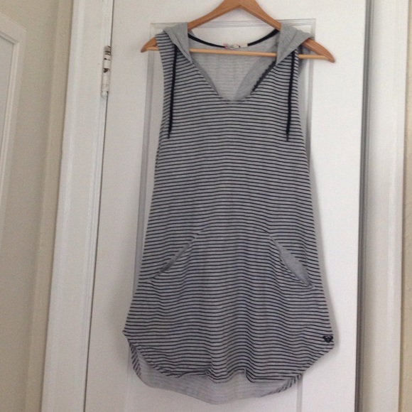 Hooded sleeveless stripped beach cover-up