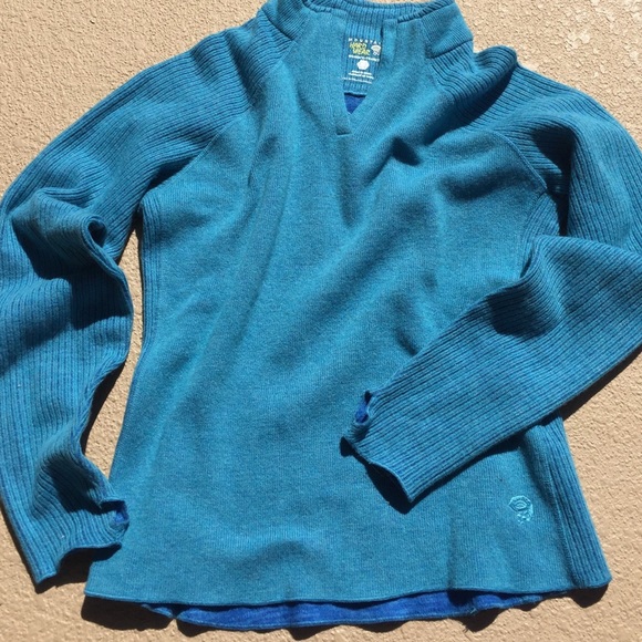Mountain Hardwear Tops - 🌀Mountain Hard wear Sweater🌀