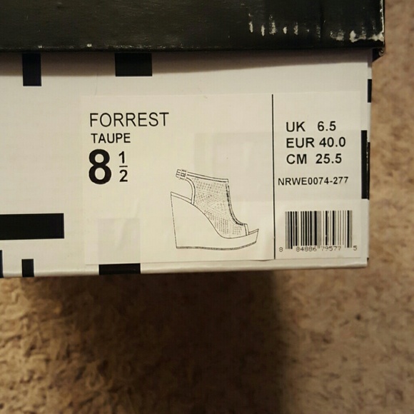 Taupe zip front wedges - Picture 2 of 4