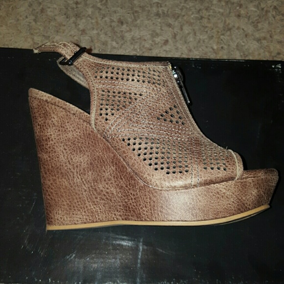 Taupe zip front wedges - Picture 3 of 4