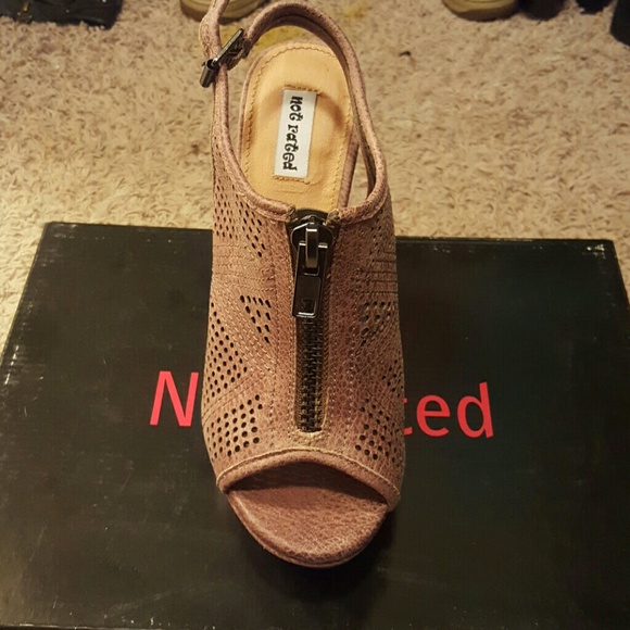 Taupe zip front wedges - Picture 4 of 4