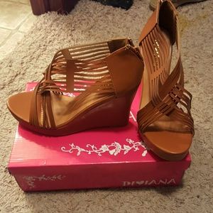 Camel wedges