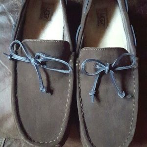 MEN'S UGG moccasins.