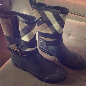 Burberry Holloway Mid Buckle Rain Boots