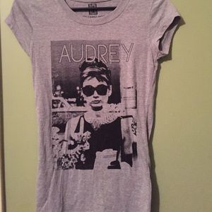 Audrey Hepburn T