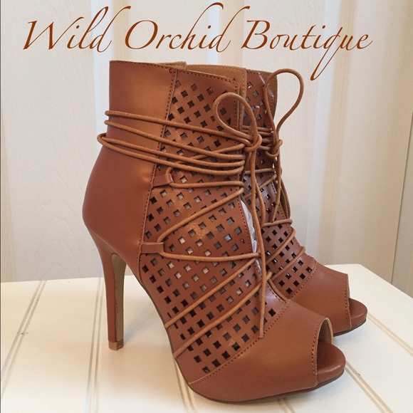 ⚜️BOGO SALE⚜️• Final Clearance • LASER CUT BOOTIE - Picture 2 of 6