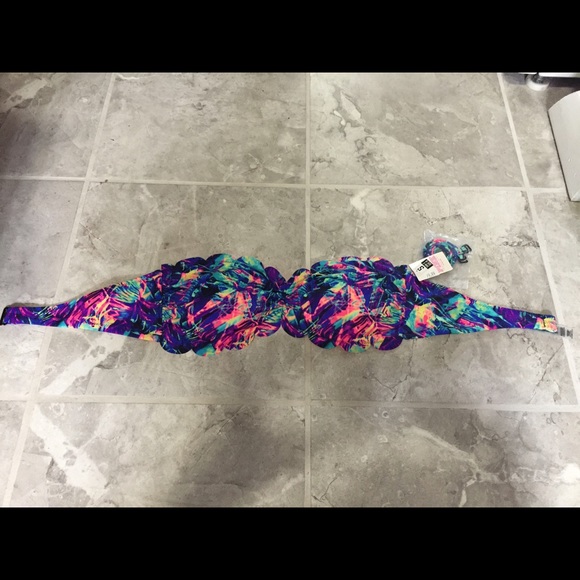 🚫Item Sold🚫 Multi Neon Scalloped VS PINK bs top