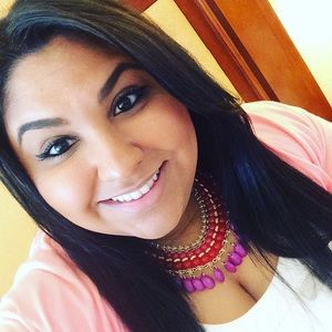 Meet your Posher, Amira