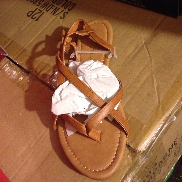 Sandals more like light brown ... - Picture 2 of 4