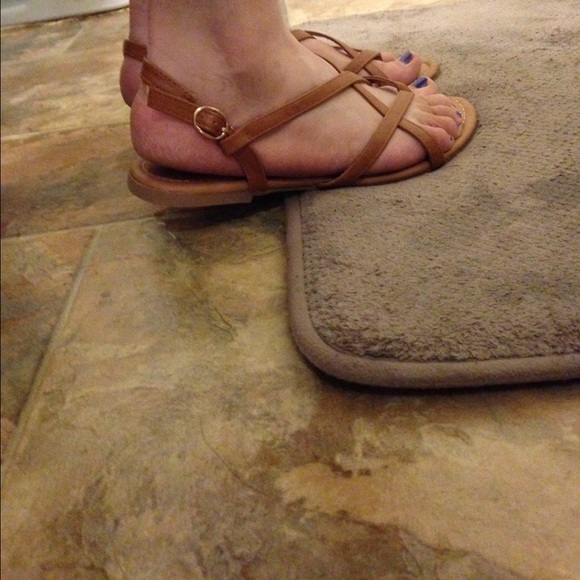 Sandals more like light brown ... - Picture 4 of 4