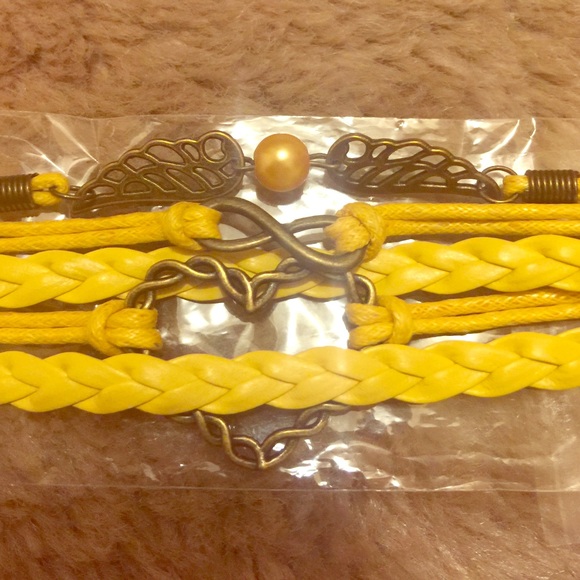 🚫sold on MeRc🚫Charm Bracelet