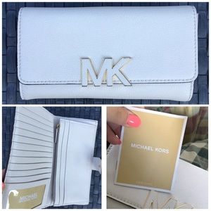Micheal Kors wallet