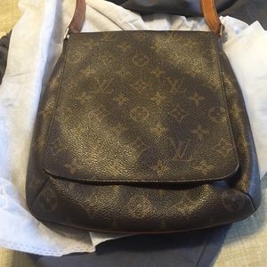 Vintage Louis Vuitton shoulder bag!