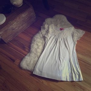 Elle white top