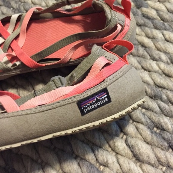 Patagonia advocate lattice shoe gray coral