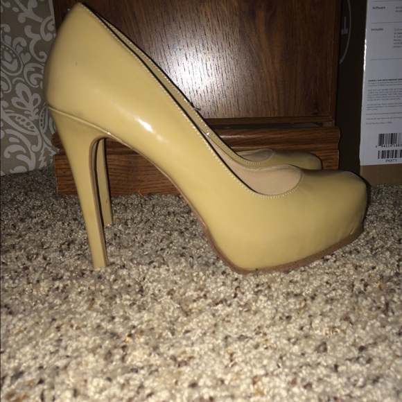 Steve Madden Nude Heels Sz 9 - Picture 2 of 4