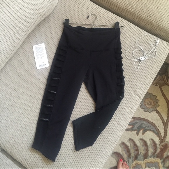 lululemon athletica Pants - 🚫SOLD Black Lululemon Breezy Crop size 4