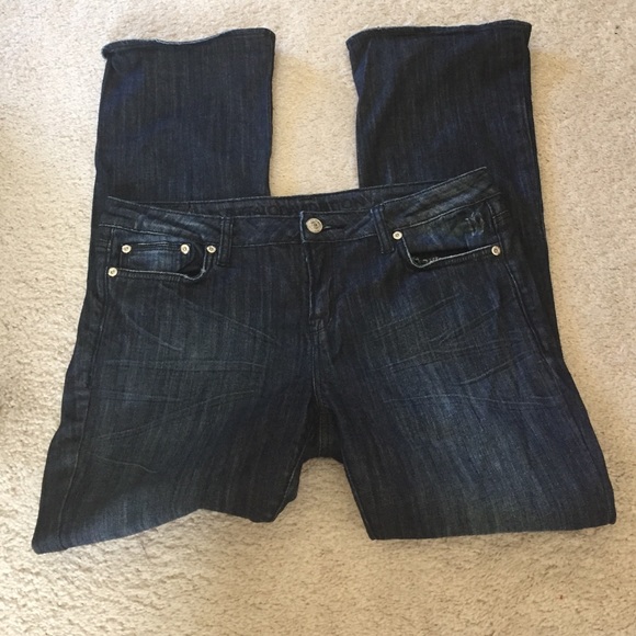 Mid rise, stretch, small Bootcut jeans