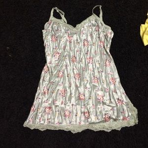 Bran new came wrinkled it's the style of it satin