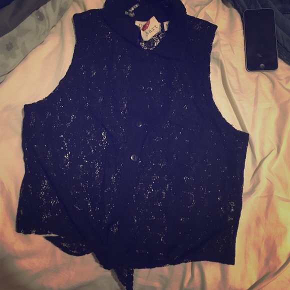 Tops size small 🚨BUNDLE!