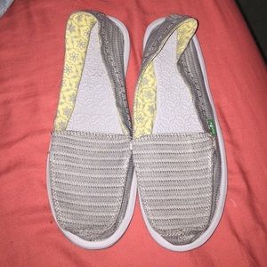 Sanuk sidewalk surfers