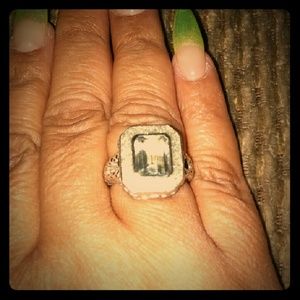 Sterling silver. White Ssapphire..