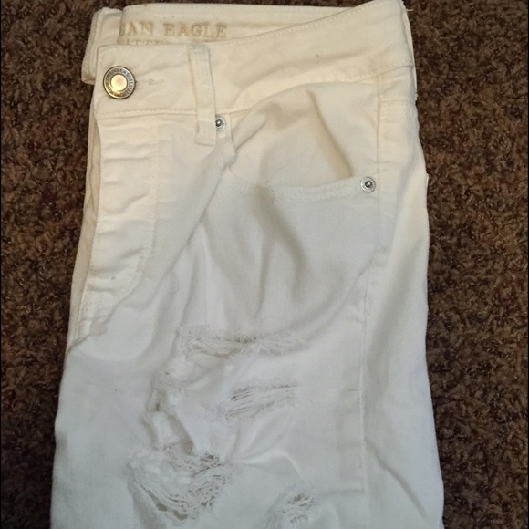 White distressed jeans