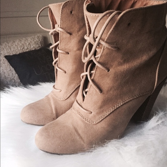 Lace up Booties ❤️👢