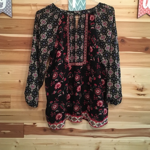 Boutique Tunic 🌺 - Picture 2 of 3