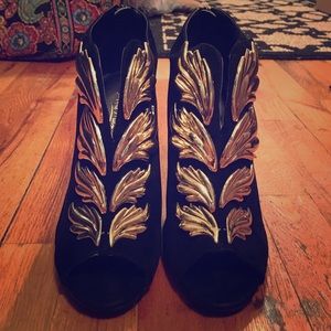 Black and gold open toed heels