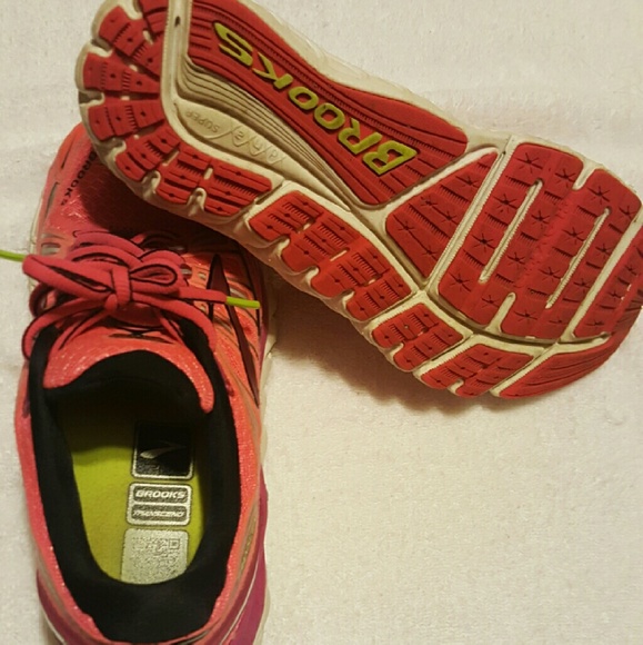 Ladies Brooks
