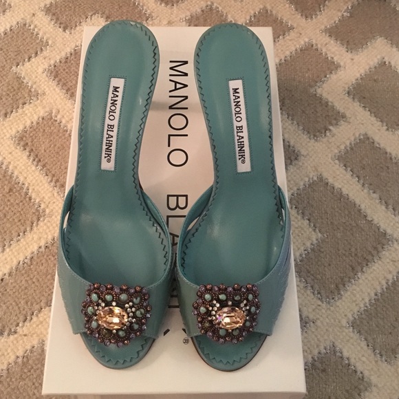 Manolo Blahnik peep toe heel