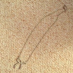 Silver bow necklace