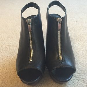 Jessica Simpson - Black Zip Up Wedges